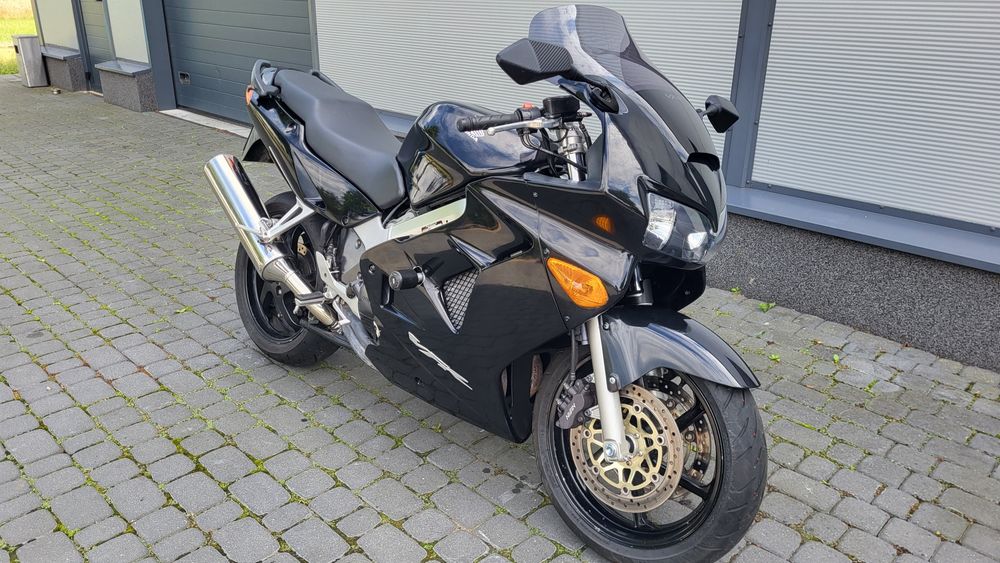 Honda VFR 800 Fi zarejestrowana niski przebieg