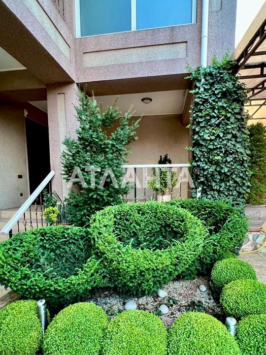 Дом с бассейном в Даче Ковалевского.