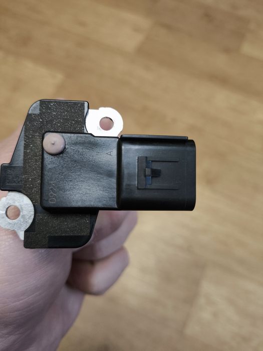 Продам расходомер воздуха 722184250 Pierburg