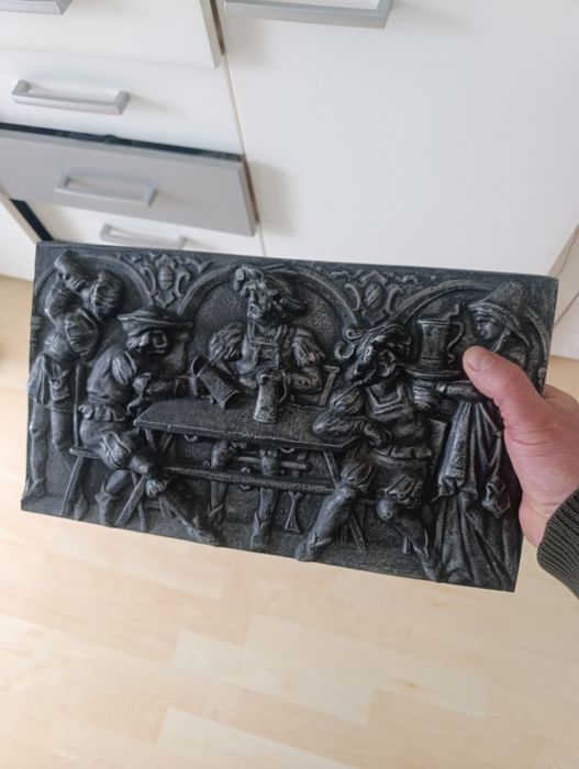 Две картины ,застолье