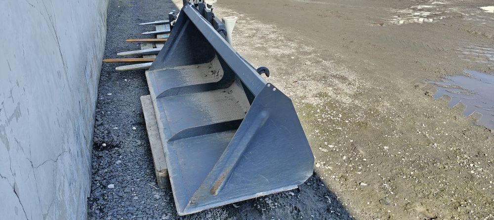 Łyżka intertech 220cm używana stan b dobry. Mocowanie euro