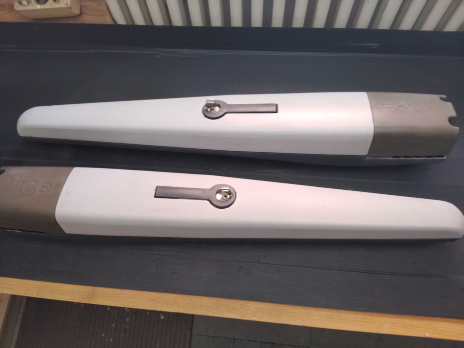 Nice TOONA 4005 siłowniki do bramy skrzydłowej na 230V