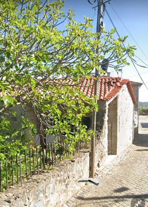 Casa em PEDRA,  habitável, a 3h da cidade Do Fundão