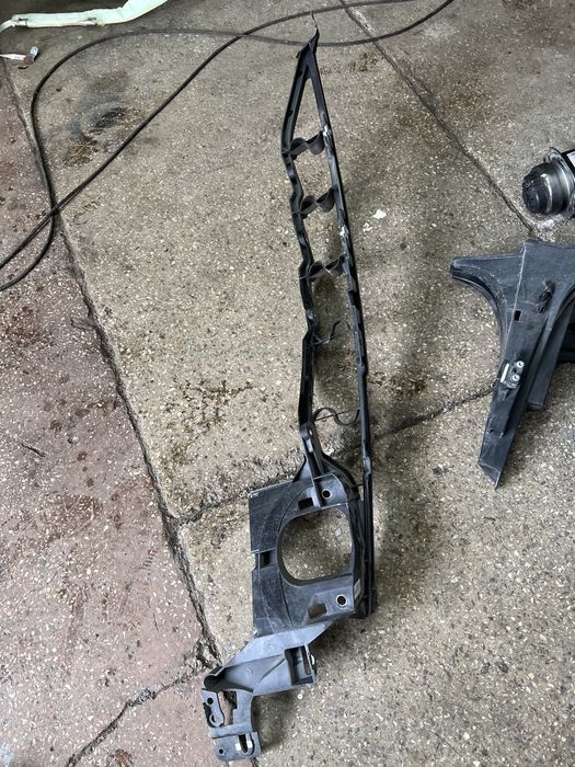 Кронштейн крыла BMW X5 E70 направляющая крила БМВ Х5 Е70 фары фари