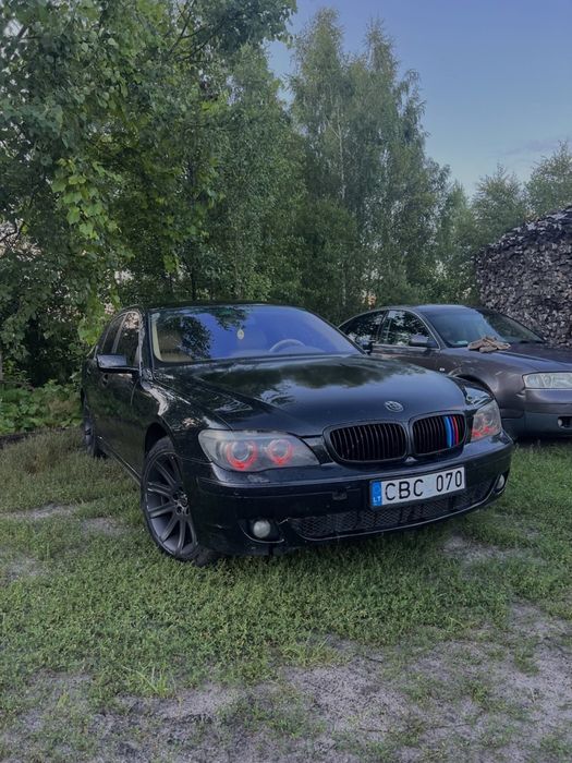 Продам машину  BMW 730