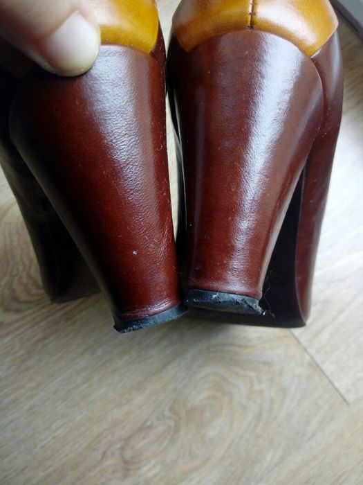 Skórzane buty na obcasie rozmiar 39