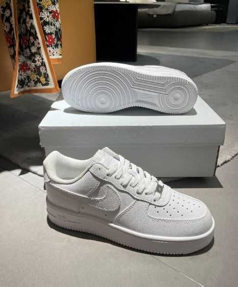 Pasuje bardzo dobrze do ubrań. Rozmiar.43