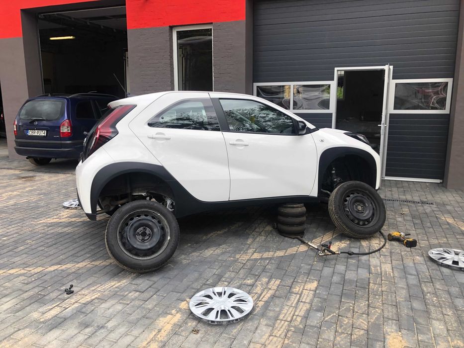 205/60/16 92H Goodyear UltraGrip  opona używana zimowa DOT 2020