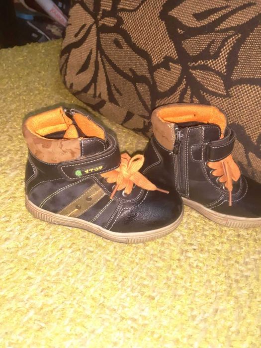 Продам дитячі ботінкі