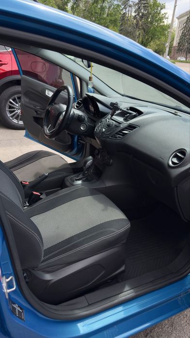 Ford Fiesta 1.6 бензин | 2013 | яскравий синій колір