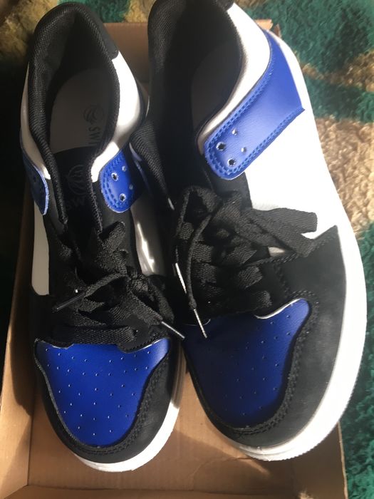 Кросівки нові підліткові SWIN