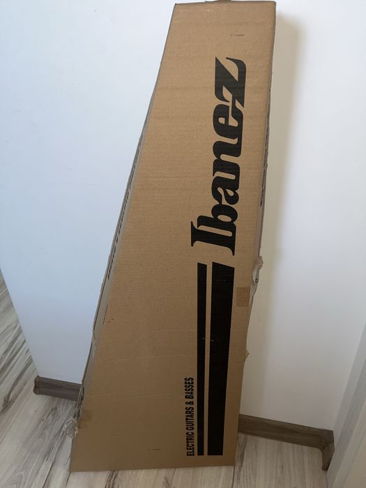 Gitara elektryczna ibanez + wzmacniacz spider v 20 + pokrowiec