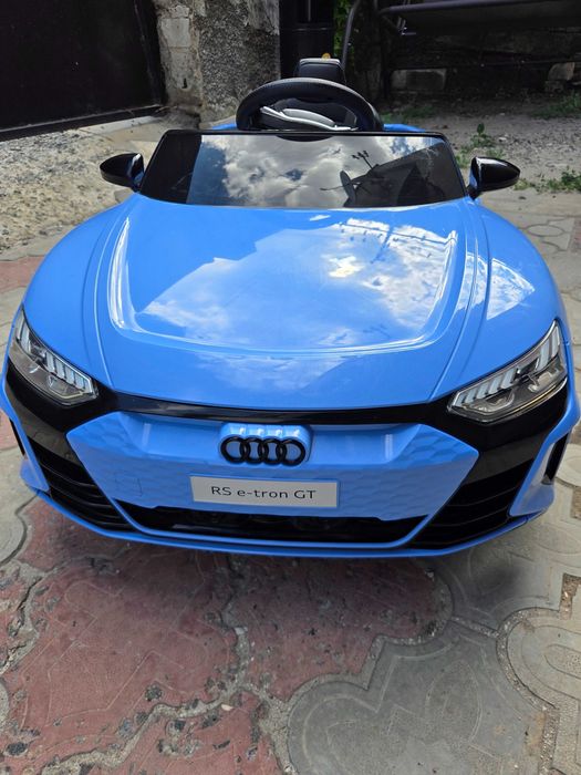 Дитячий електромобіль Audi RS e-tron GT (свіжий акумулятор!)