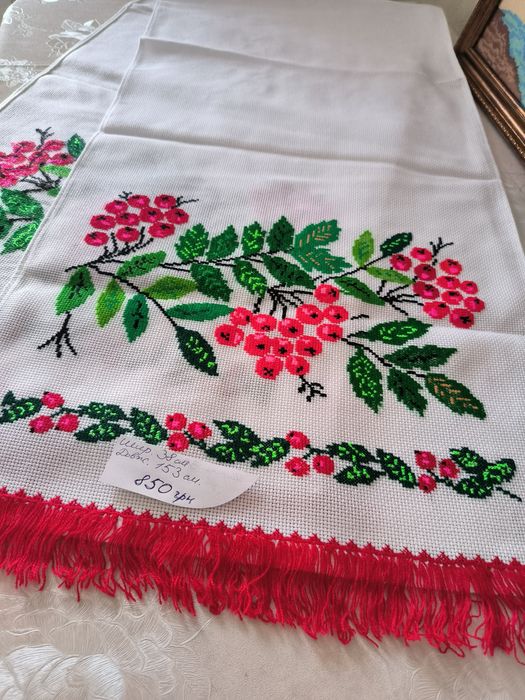 Вишиті картини,рушники,серветка до свята