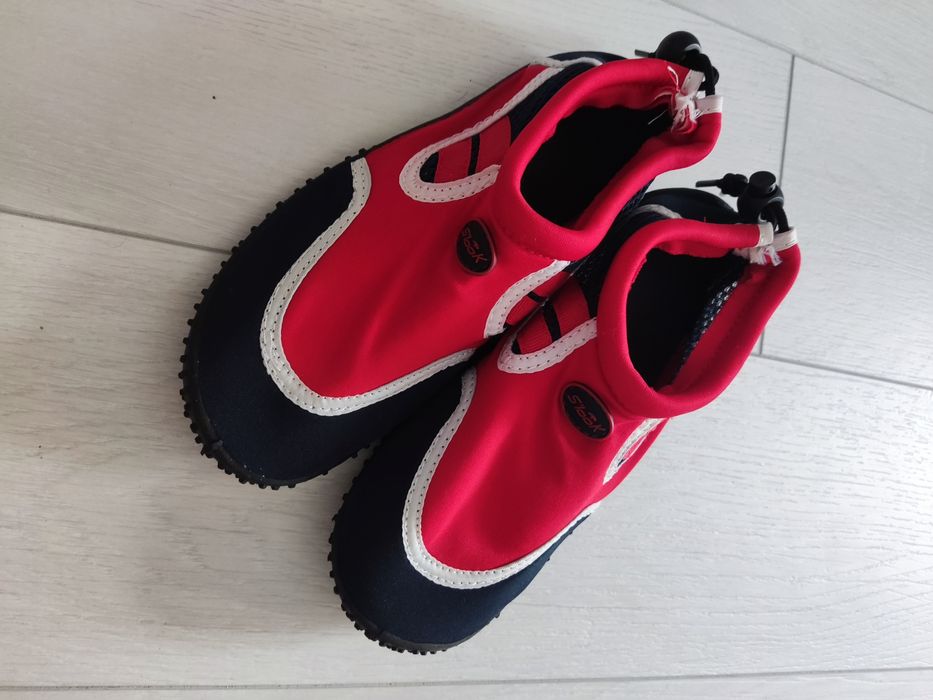 Взуття для купання