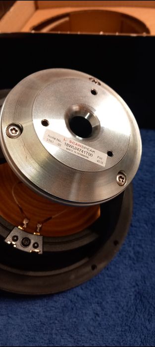Woofers de referência mundial, Scanspeak  WU/4741T00