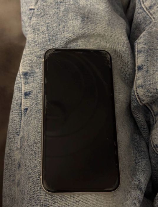 Продам айфон 11 про мах