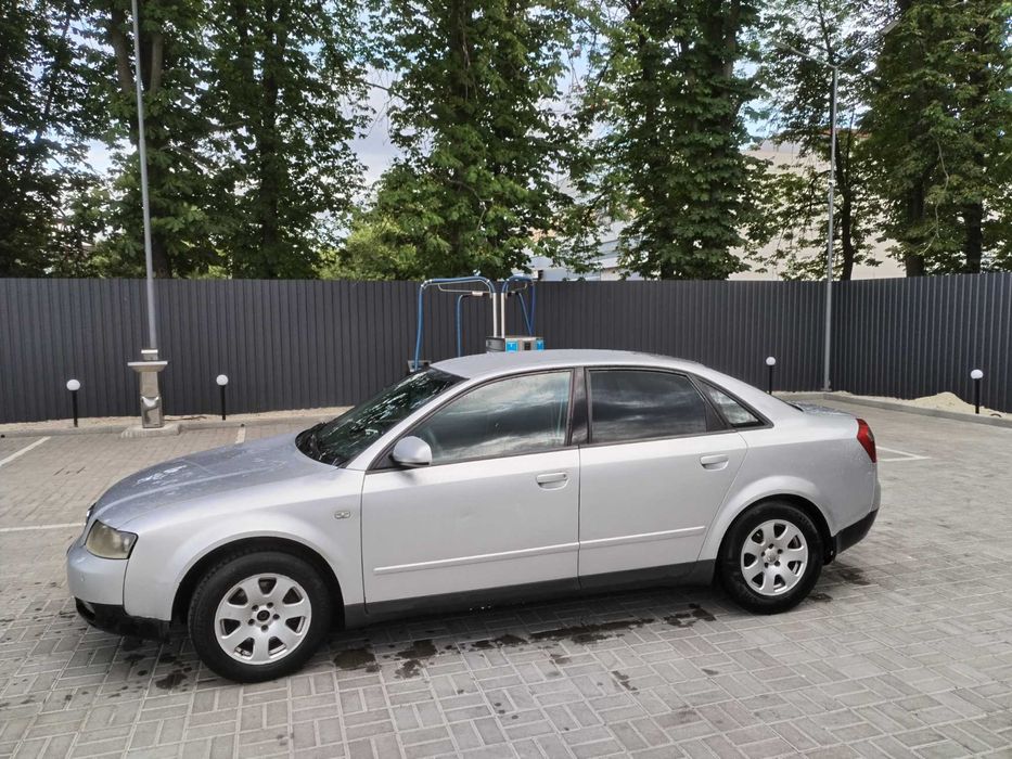 Автомобіль Ауді  а4