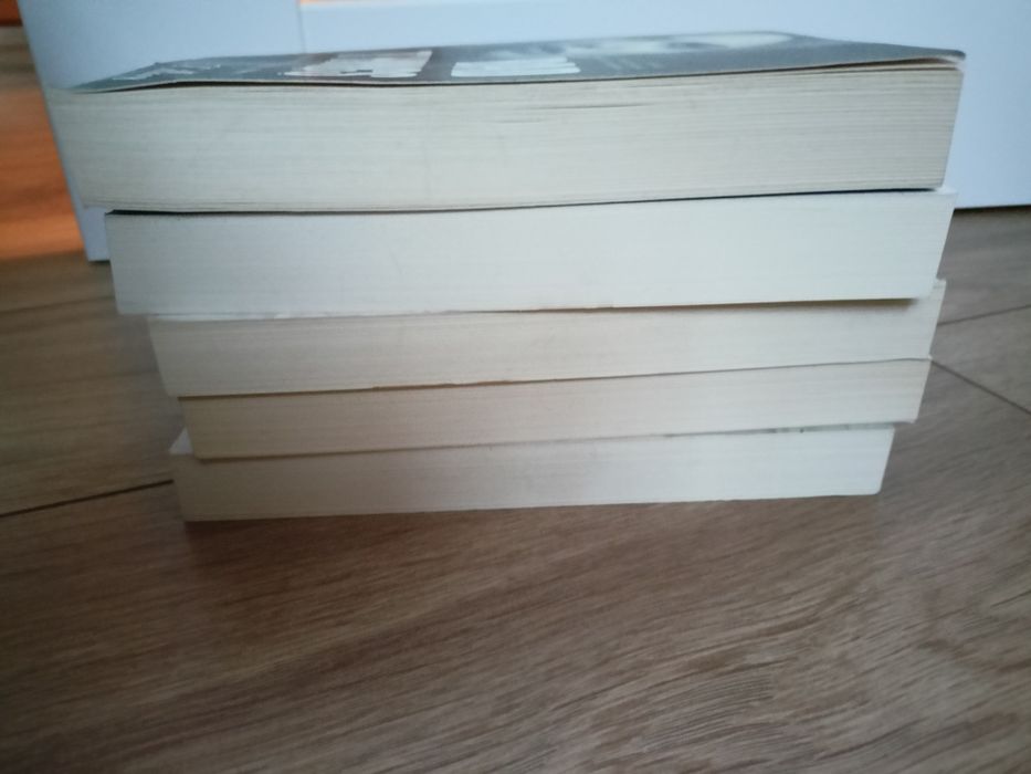 R.K. Lilley. W przestworzach. Podziemny lot. Pan przystojny. Uziemieni