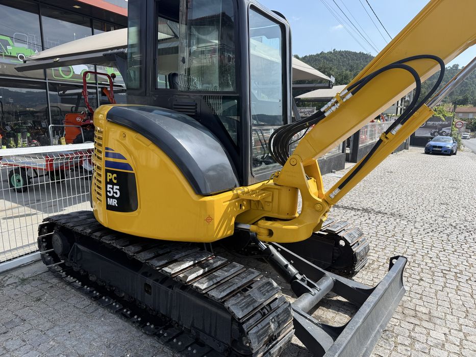 Retroescavadora KOMATSU MR55