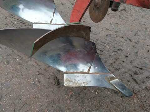 Плуг KVERNELAND трьохкорпусний