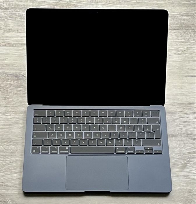 MacBook Air 15 cali M3; 256GB/8GB