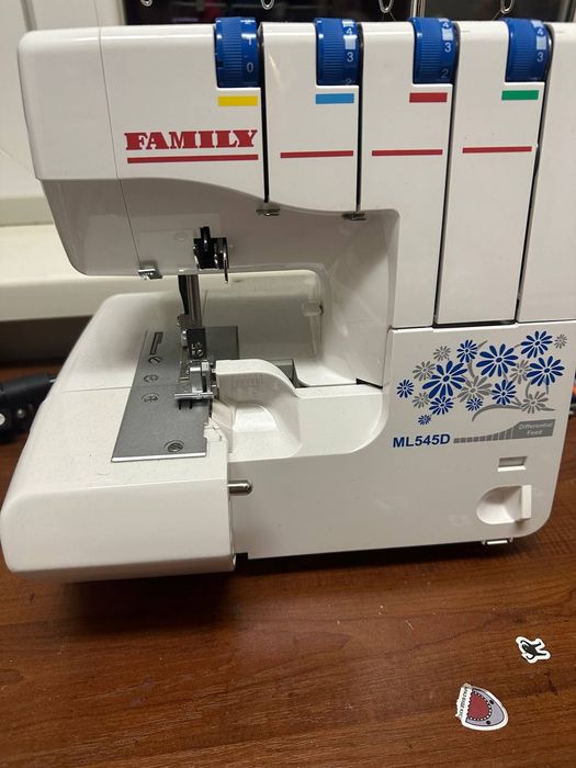 Швейная машина Gemsy и оверлок все в состоянии нового