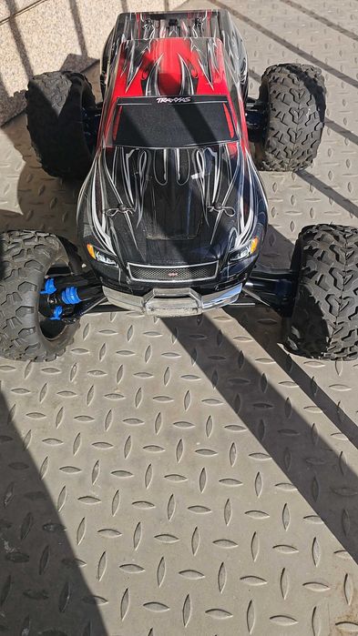Traxxas Revo 3.3 Nitro