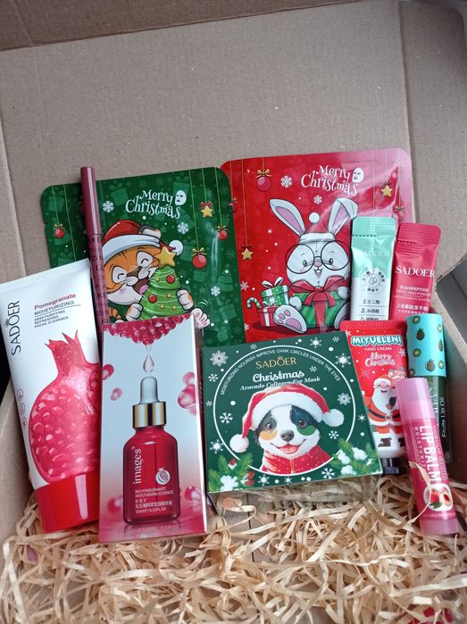 Новорічні бокси з косметикою