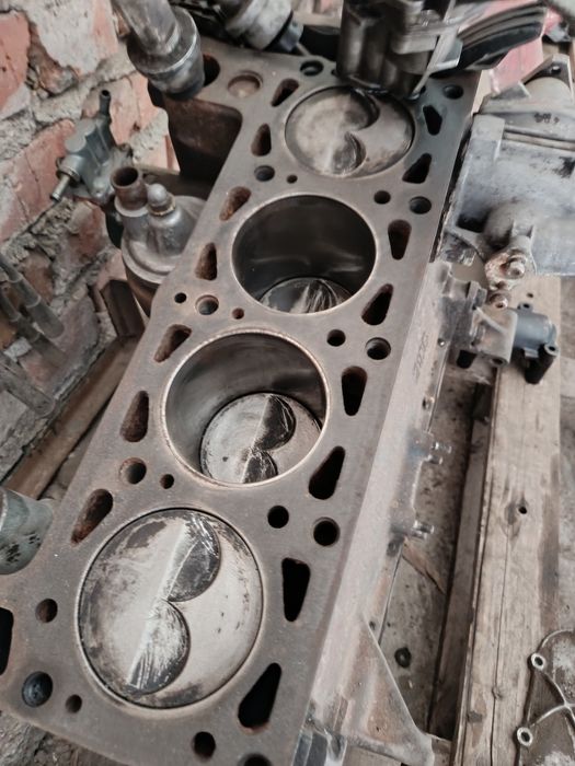 Двигун Ваз нива інжектор карб.