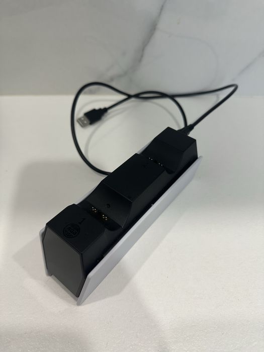 Зарядна станція для джойстиків