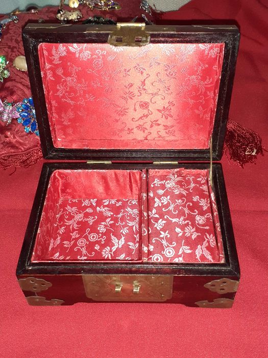 Guarda Jóias  com Música