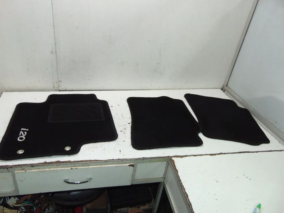 Hiunday i20 tapetes " nova de stock antigo