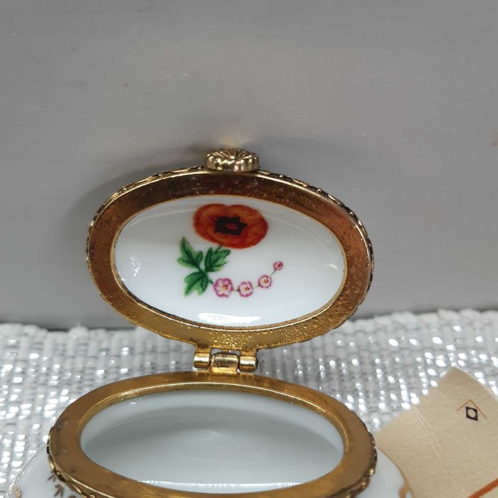 Puzderko z porcelany. DEL PRADO otwierane