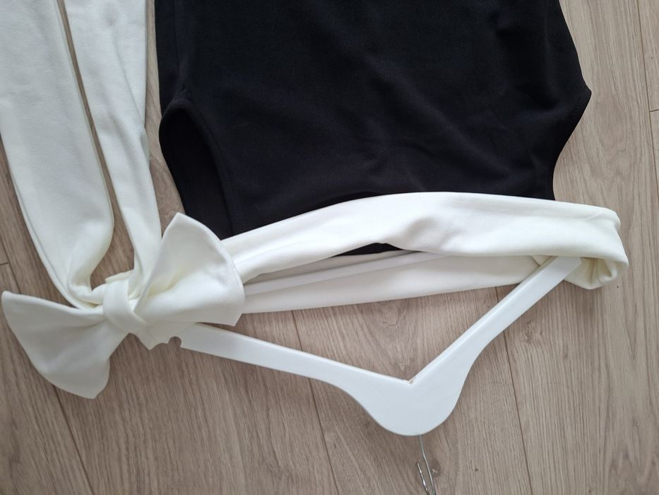Sukienka elegancka czarna z biała kokardą  rozmiar M