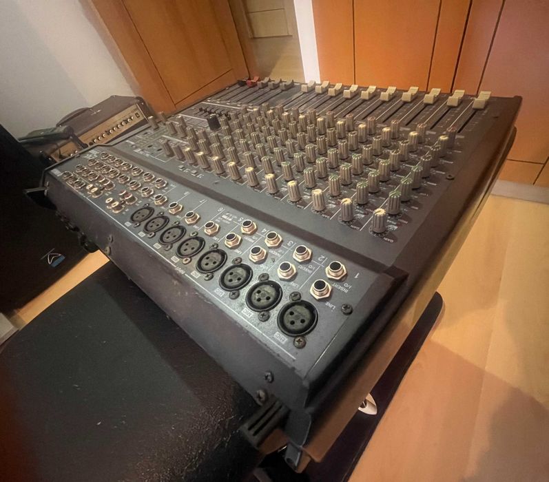 Vendo Yamaha EMX 3000 mesa de mistura amplificada