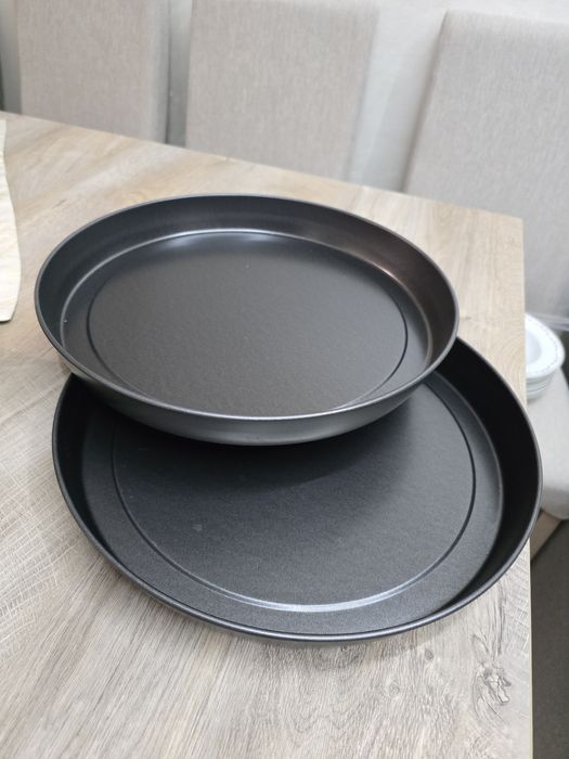 Sprzedam dwie blachy do pizzy lub tarty