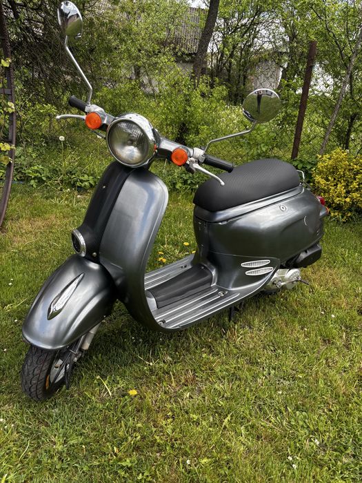 Скутер Honda giorno