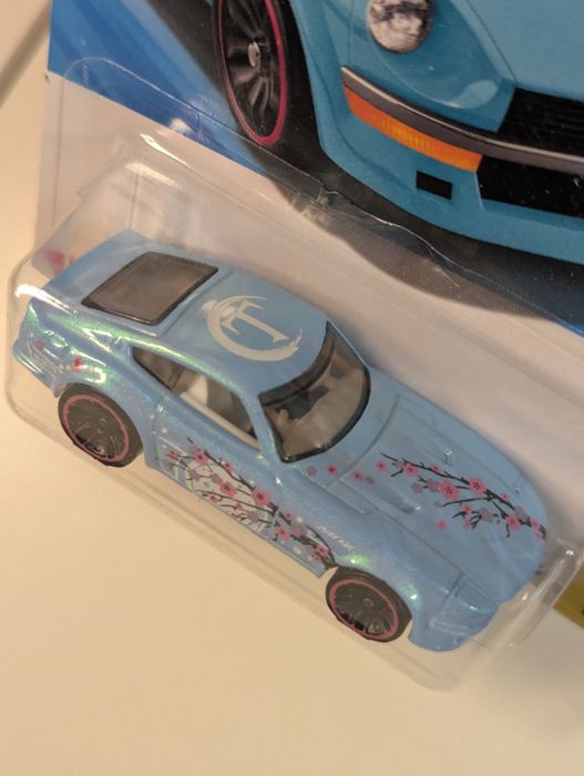 8 березня подарунок хот вілс hot wheels 240z datsun sakura сакура