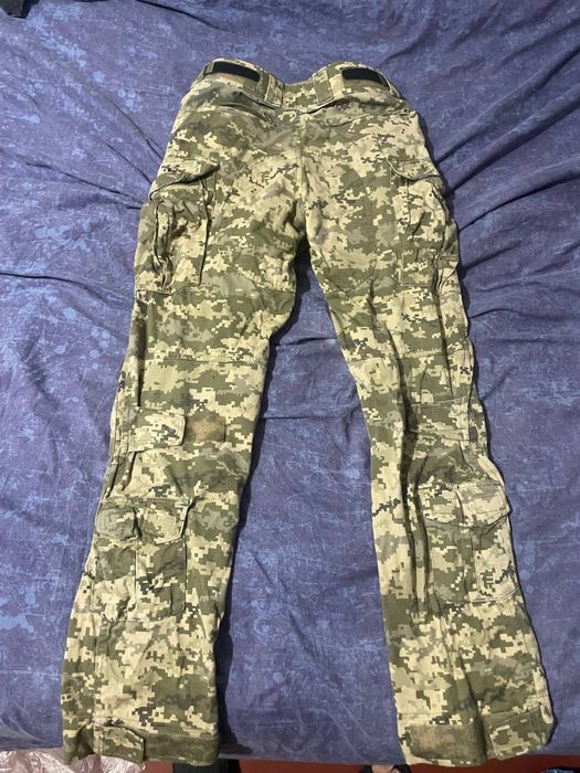 Штани та бойова сорочка (убакс) в пікселі.