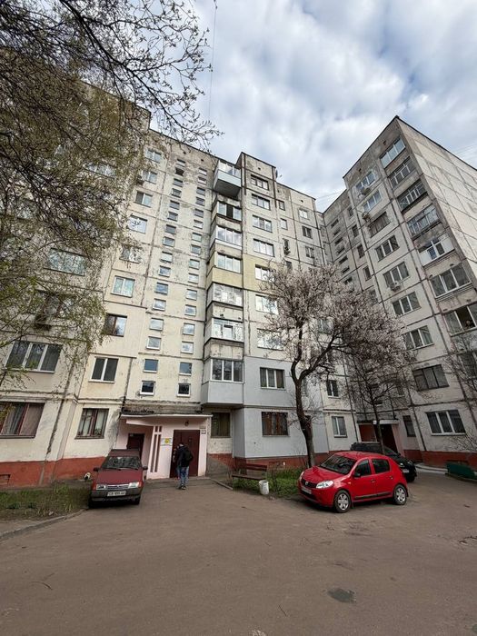 2-й поверх!  Продажа 3-х кімнатної квартири. ( Нива)