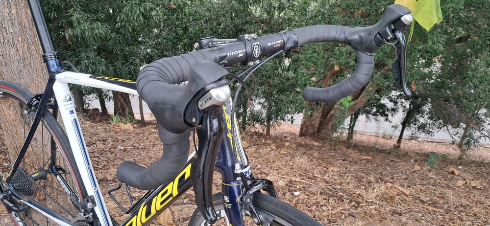 Bicicleta de carbono L 11x2v com cosmic