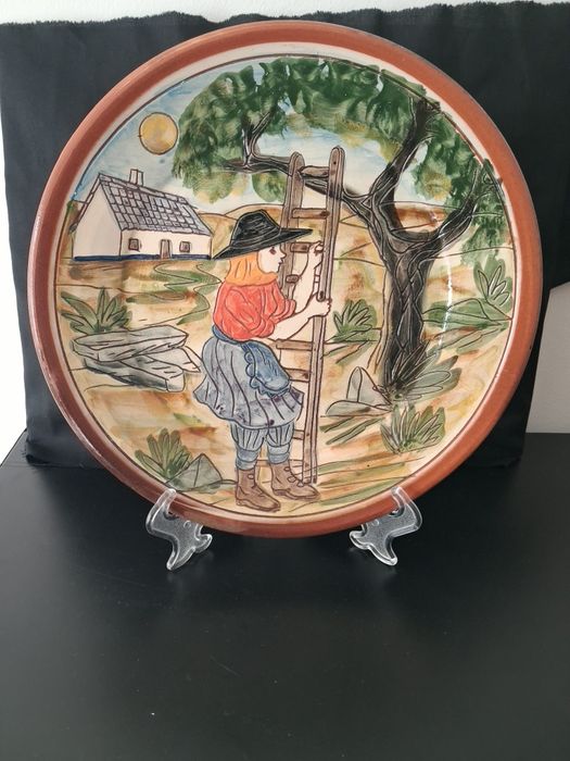 Loiça de barro: sopeira e dois pratos grandes