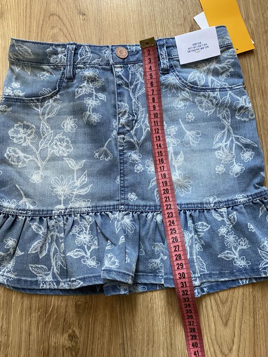 Продам новую джинсовую юбку Н&М,6-8,122-128см