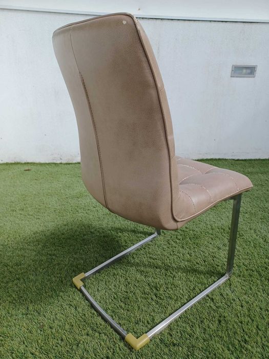6 Cadeiras Sala Estar — 15€! Estrutura Metálica, Precisa Forro Novo