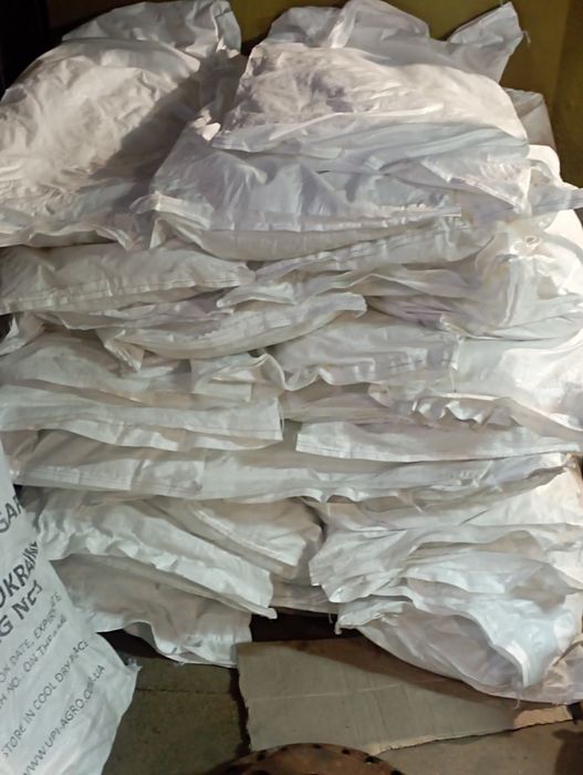 Мішки з під цукру.