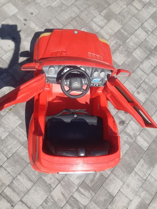 Autko elektryczne zabawka Mercedes.