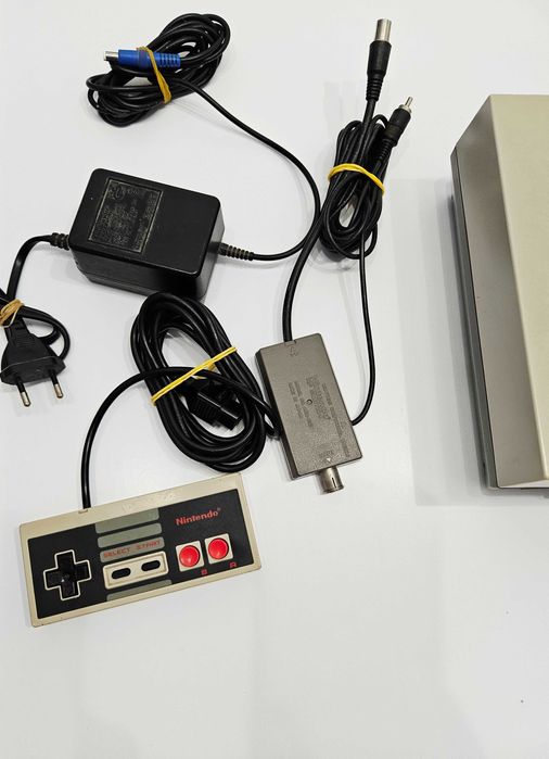 Nintendo NES NESE-001 European Version  + pad + zasilacz + RF Switch