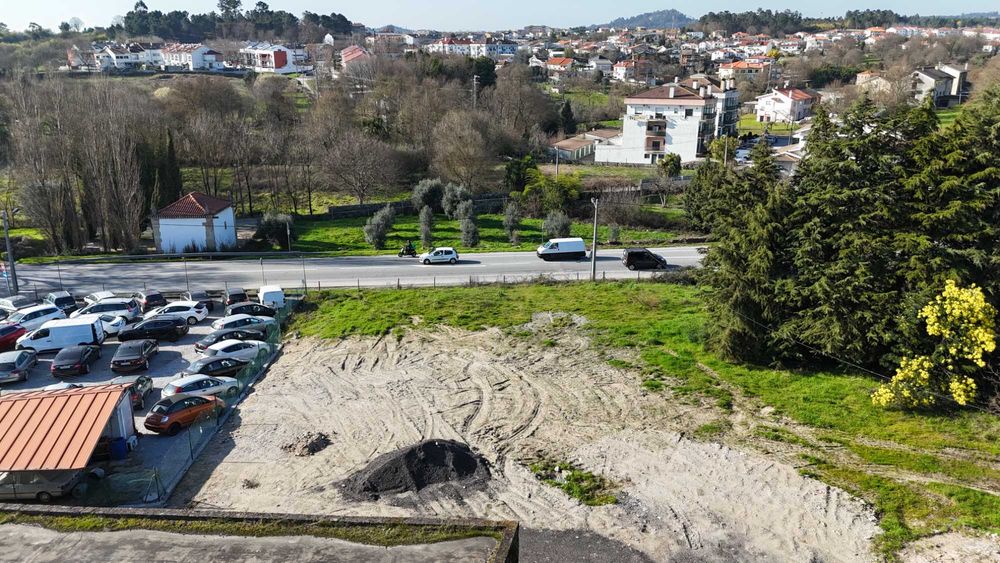 Terreno de exposição boa visibilidade de estrada movimentada Viseu