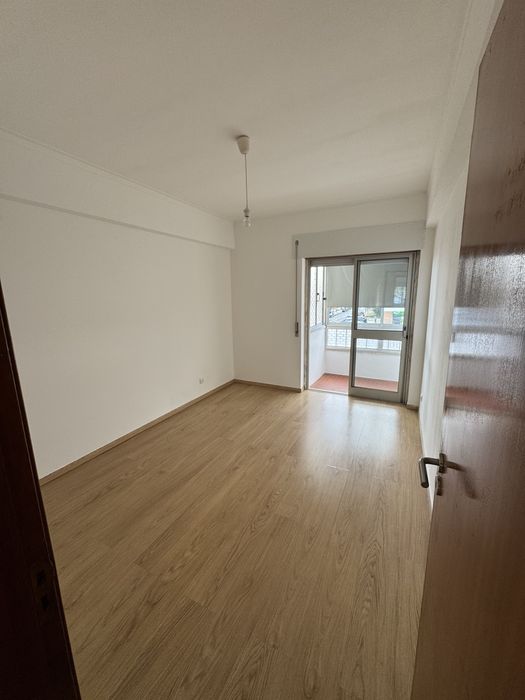 Arrendo T2 em São João da Talha - Loures